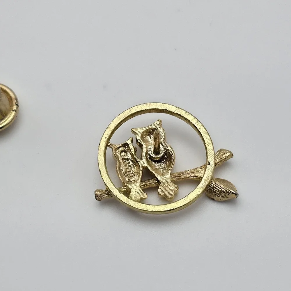 Vtg 60 Yr Old Owl Pin Brooch Tie Tack Mom Baby Owlet Birds Avon Gold Plate .75